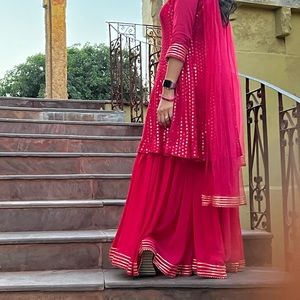 Indian palazzo pants and short kurti with duppatta. High quality chiffon fabric.